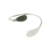 Eco silver bangle bracelet with a leaf on both ends of the bangle. They curve along with te bangle and have a realistic leaf texture. The mirror finish lets this bangle sparkle and shine.