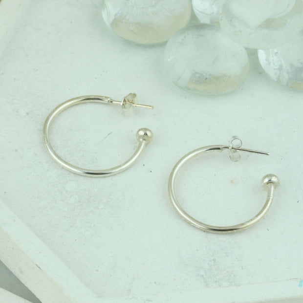 Silver hoop earrings with briolette gemstones. Classic hoop earrings, featuring a shiny polished finish.